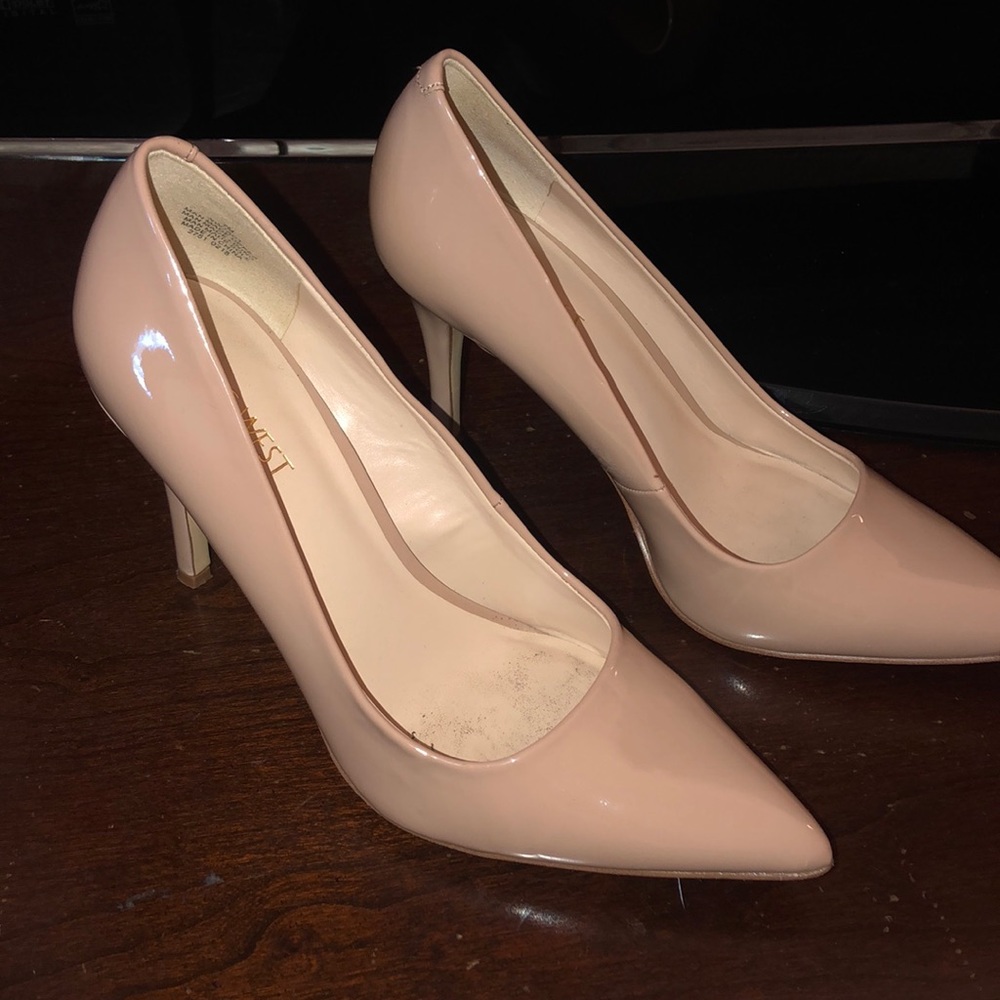 EUC Nine West nude heels